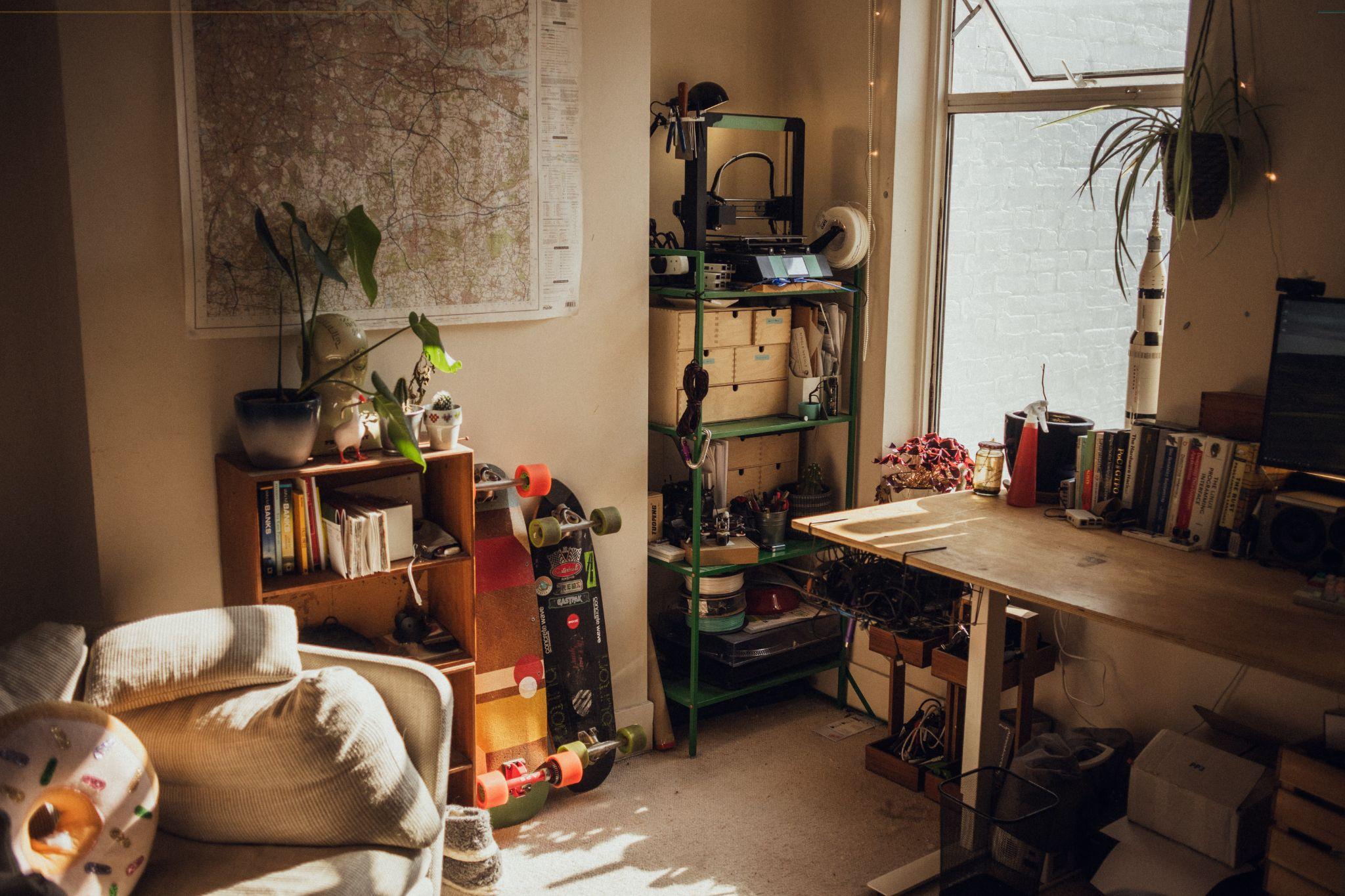 9 Steps to Cleaning Up a Cluttered Living Space